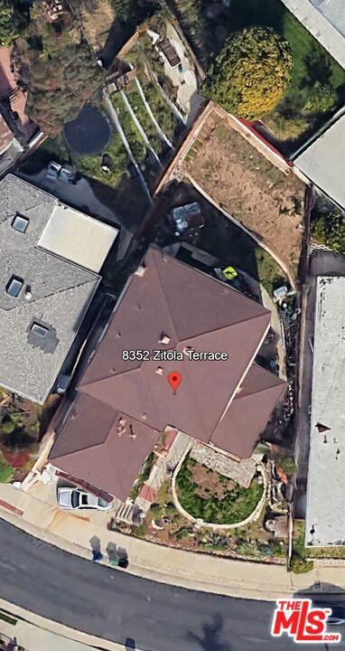 8352 Zitola Terrace, Playa del Rey CA: https://media.crmls.org/mediaz/faafd741-53eb-4f4f-9be1-07856e526c53.jpg