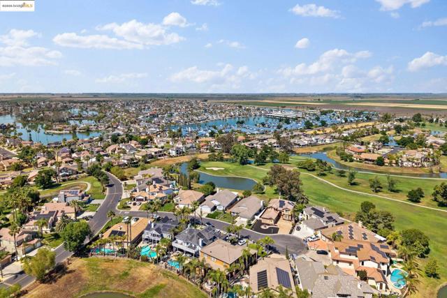 5521 Lanai Ct, Discovery Bay CA: https://media.crmls.org/mediaz/faafda72-3692-4089-8597-3ea42de89d72.jpg
