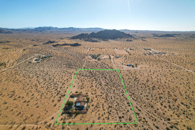 55540 Shannon Road, Landers CA: https://media.crmls.org/mediaz/fab05b0d-ee4d-40cd-9fd0-aa2842ba0a80.jpg