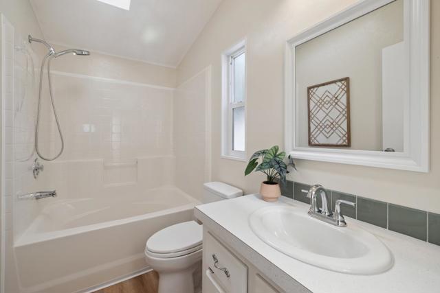2711 Mar Vista Dr, Aptos CA: https://media.crmls.org/mediaz/fab0871e-fcca-4b43-a2c4-7a4cca0c98d7.jpg