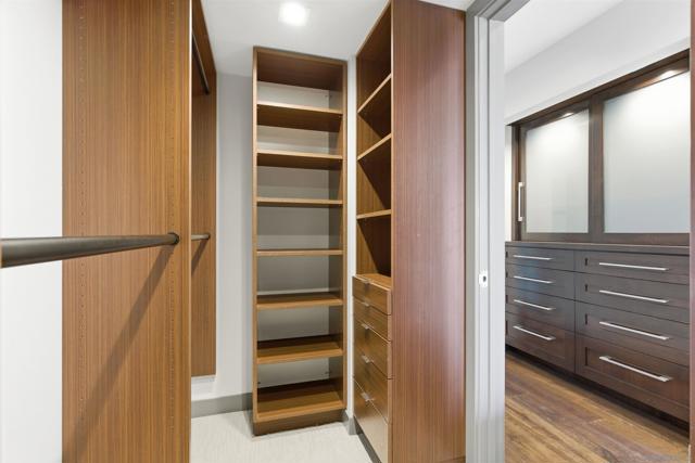 Image 43 of 60 For 2372 Oxford Ave