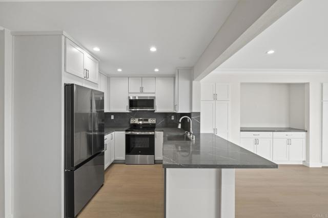 Image 41 of 75 For 1633 Mackinnon Avenue