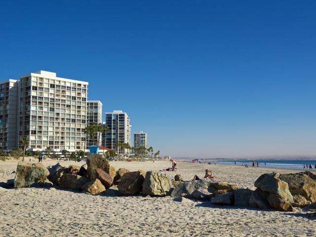 1720 Avenida del Mundo, Coronado CA: https://media.crmls.org/mediaz/fab1761b-de29-4e19-a556-5dbff7645df0.jpg
