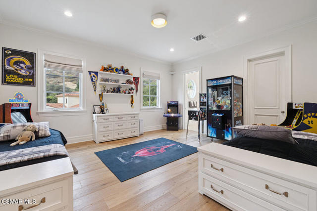 112 Hampstead Court, Westlake Village CA: https://media.crmls.org/mediaz/fab19279-5d1e-496f-9a4a-d525eef2e71d.jpg