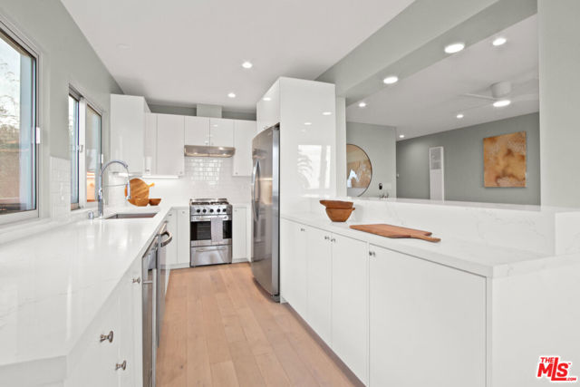 2221 Ocean Avenue, Santa Monica CA: https://media.crmls.org/mediaz/fab20468-d6f7-429f-83cb-0c151a0d7374.jpg
