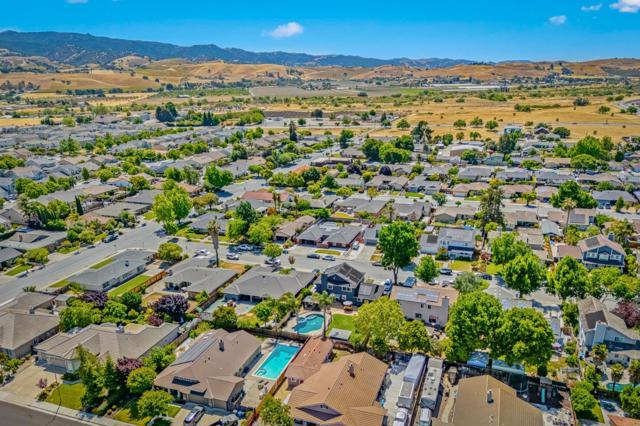 1851 Severinsen Street, Hollister CA: https://media.crmls.org/mediaz/fab2341d-9337-4cd4-aff5-6efaeed70b56.jpg