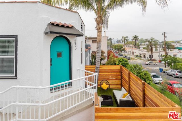 329 N Alexandria Avenue, Los Angeles CA: https://media.crmls.org/mediaz/fab29649-f84a-4cb5-b5da-531782fc3480.jpg