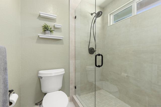1510 Orangeview Dr, Encinitas CA: https://media.crmls.org/mediaz/fab2c672-b534-4ab3-abaf-98bab3b65ab4.jpg