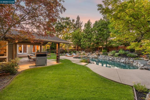 9 Saint Andrews Pl, Alamo CA: https://media.crmls.org/mediaz/fab2f587-aaa3-4173-b3da-7765379e91b8.jpg
