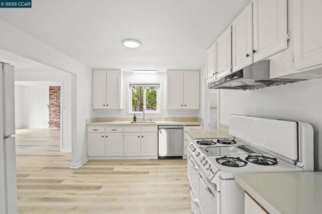 742 La Paloma Rd, El Sobrante CA: https://media.crmls.org/mediaz/fab366f9-5c65-46ac-b454-b1251d41b16e.jpg