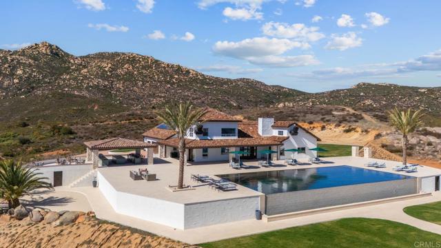 24949 Thunder Mountain Road, Ramona CA: https://media.crmls.org/mediaz/fab37a14-6edf-4eec-bd46-8f859471c364.jpg