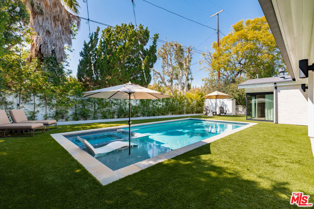 4961 Noeline Avenue, Encino CA: https://media.crmls.org/mediaz/fab41a7b-480b-4bf1-af8b-0a219405015f.jpg