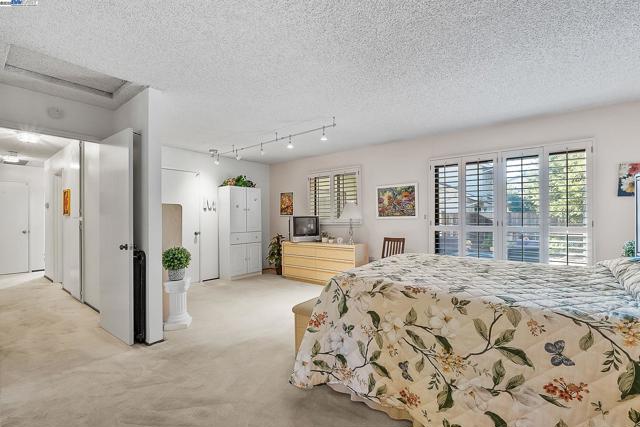 3803 Cheshire Ct, Pleasanton CA: https://media.crmls.org/mediaz/fab41f85-403b-4f7a-a10d-47f39ac84ce6.jpg