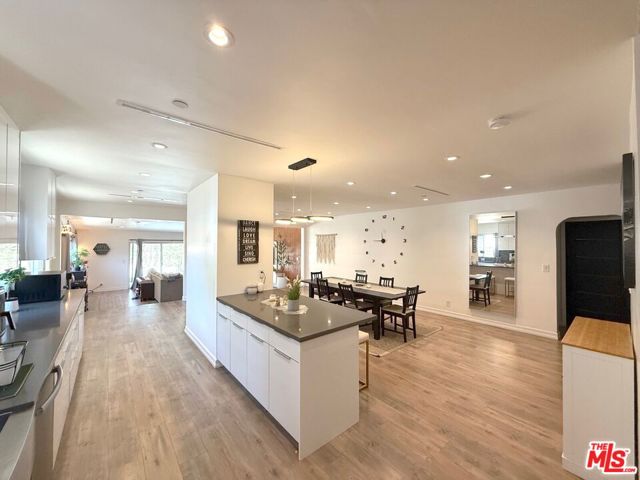 5720 Gentry Avenue, Valley Village CA: https://media.crmls.org/mediaz/fab448a4-de25-4f44-a648-697b7c78311d.jpg