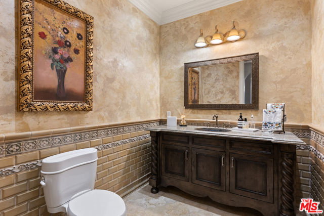 13845 Magnolia Boulevard, Sherman Oaks CA: https://media.crmls.org/mediaz/fab4cbb6-ac0d-4e38-b6e3-217d2b663927.jpg