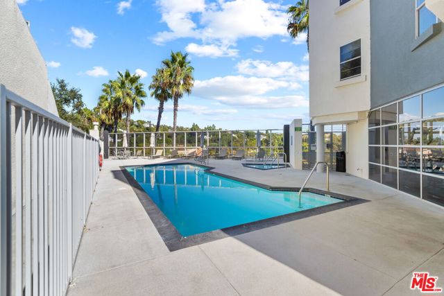 171 N Church Lane, Los Angeles CA: https://media.crmls.org/mediaz/fab56597-fcbc-4af4-a97d-f48404dcfe3e.jpg
