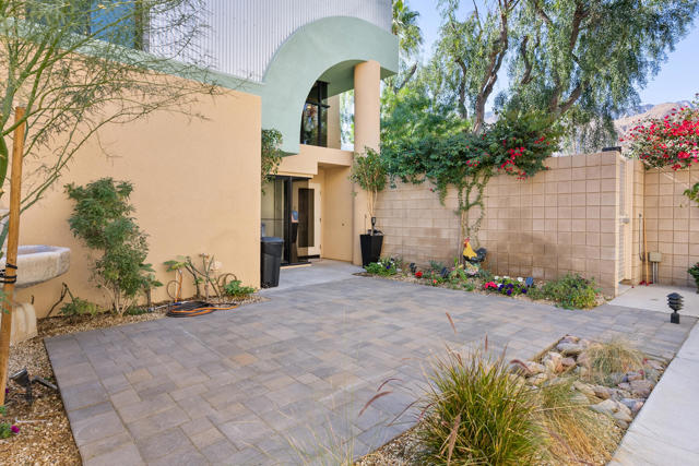 100 E Stevens Road, Palm Springs CA: https://media.crmls.org/mediaz/fab57018-73f5-4741-9881-db1ba443f5a4.jpg