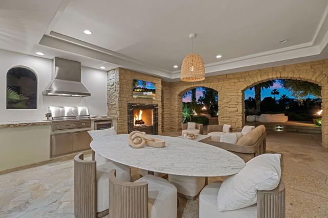 80740 Via Portofino, La Quinta CA: https://media.crmls.org/mediaz/fab587da-f5cf-4a68-9bc4-1da5721ae79a.jpg