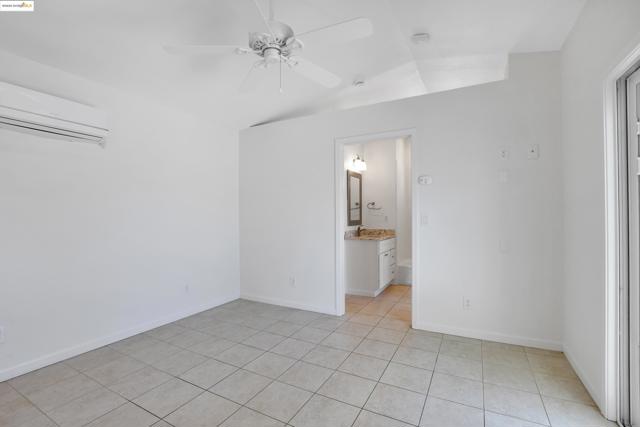 2086 Oakridge Ln, Pittsburg CA: https://media.crmls.org/mediaz/fab5c912-6556-4cd6-9355-1fbf5c6a5f6b.jpg