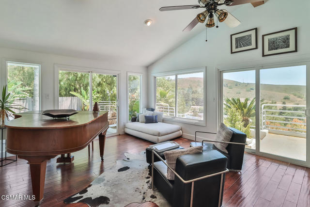 1117 Woodridge Avenue, Thousand Oaks CA: https://media.crmls.org/mediaz/fab6cba5-d993-44b2-9b96-0c9ade68ddae.jpg