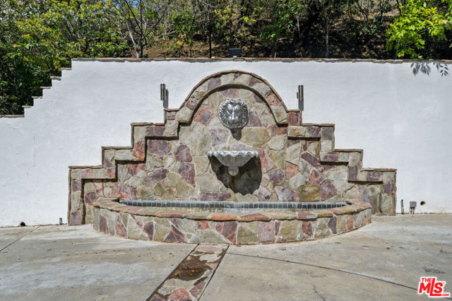16221 Elisa Place, Encino CA: https://media.crmls.org/mediaz/fab6da12-7c32-4048-8b10-5ab68836bff8.jpg