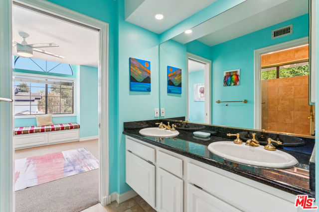 2084 Hopewell Court, Thousand Oaks CA: https://media.crmls.org/mediaz/fab6fdf5-d408-4928-9747-bc673fc524ac.jpg