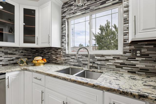 28399 Cubberley Ct, Hayward CA: https://media.crmls.org/mediaz/fab717a9-e18f-469f-9e1e-c38e1772e4ba.jpg