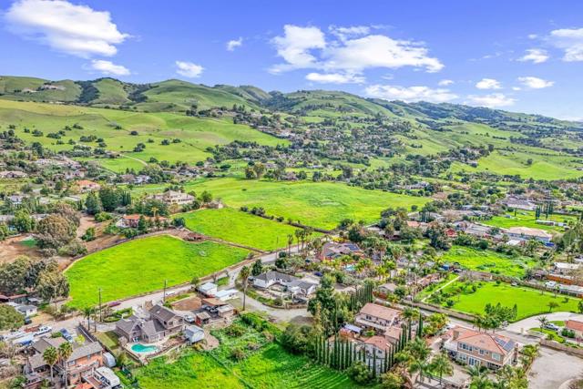 2363 Pleasant Acres Drive, San Jose CA: https://media.crmls.org/mediaz/fab7a6d8-132d-489a-866e-d4e655912cff.jpg