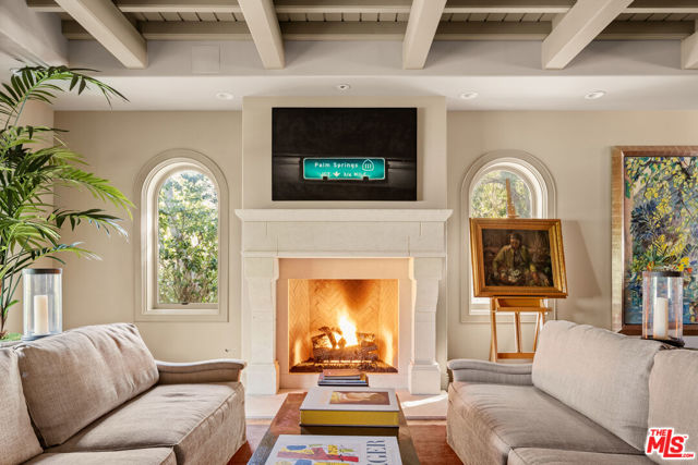 4009 Valley Meadow Road, Encino CA: https://media.crmls.org/mediaz/fab7d785-1df4-42c2-9906-265433c15761.jpg