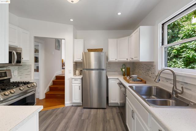 1351 Carlotta Ave, Berkeley CA: https://media.crmls.org/mediaz/fab7e26f-a955-489d-852d-a4b4307fccac.jpg