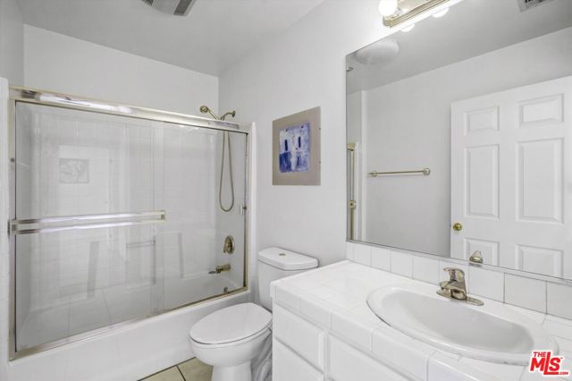 830 E Kensington Road, Los Angeles CA: https://media.crmls.org/mediaz/fab7e2dc-d826-4c1f-aa14-696bda6b37f5.jpg