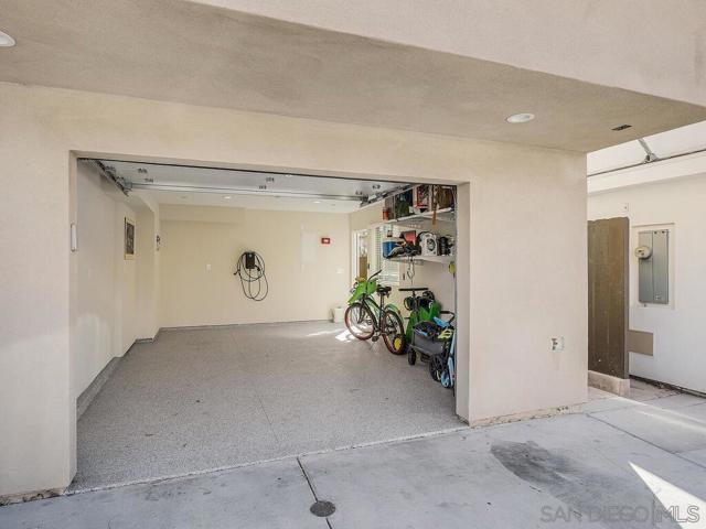 938 Opal St, San Diego CA: https://media.crmls.org/mediaz/fab7f974-4d84-45e8-833a-f6fad953b1d5.jpg