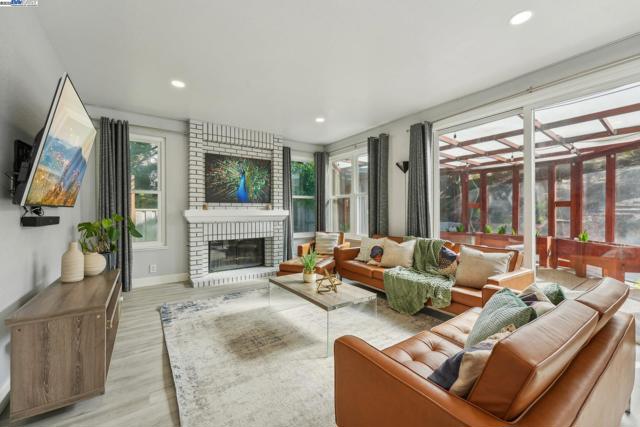 8244 Brittany Dr, Dublin CA: https://media.crmls.org/mediaz/fab810a4-c74d-4292-989c-91eeef1e5802.jpg
