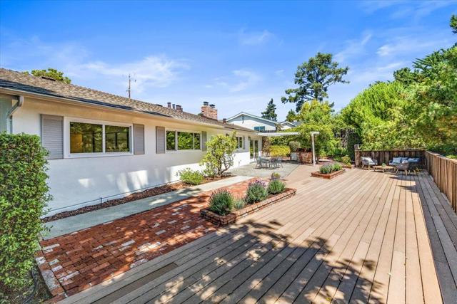 35 Mountain View Place, San Mateo CA: https://media.crmls.org/mediaz/fab868e4-c003-477c-ae36-238e04b32f79.jpg