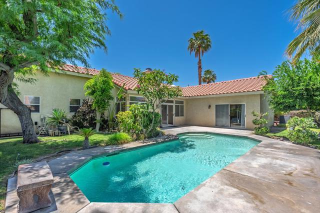 69350 Las Gardenias, Cathedral City CA: https://media.crmls.org/mediaz/fab8cac1-a8e8-483a-b177-ad4de87a06b4.jpg