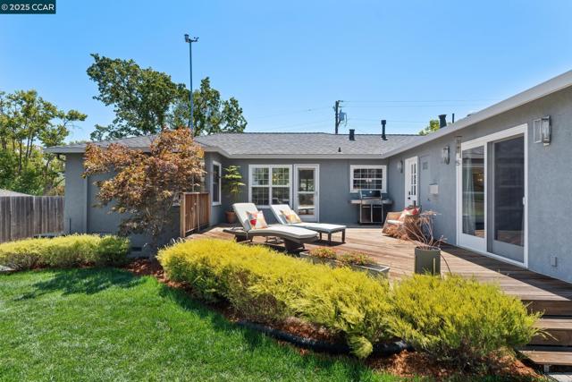 347 Valley View Rd, Pleasant Hill CA: https://media.crmls.org/mediaz/fab9306e-de0d-4fe4-802a-0734dcb53d9b.jpg