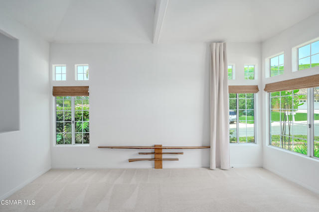 3695 Mapleknoll Place, Thousand Oaks CA: https://media.crmls.org/mediaz/fab9e0da-5527-4867-a680-207cfe20043b.jpg