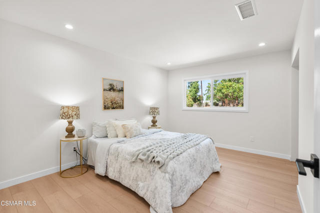 3167 Waco Avenue, Simi Valley CA: https://media.crmls.org/mediaz/fab9e753-2403-4114-8756-4cce39b0c32c.jpg