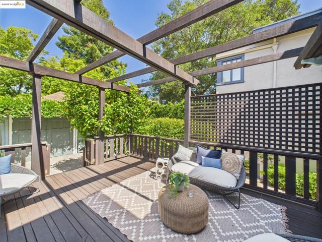 5920 Ivanhoe Rd, Oakland CA: https://media.crmls.org/mediaz/fab9f9da-15c5-498d-b048-6ad3ffa6f8ae.jpg