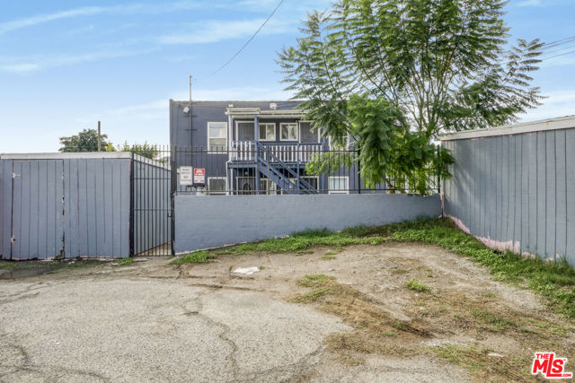 120 N Avenue 25, Los Angeles CA: https://media.crmls.org/mediaz/faba1542-d337-4b1a-894a-094bff93a8a5.jpg