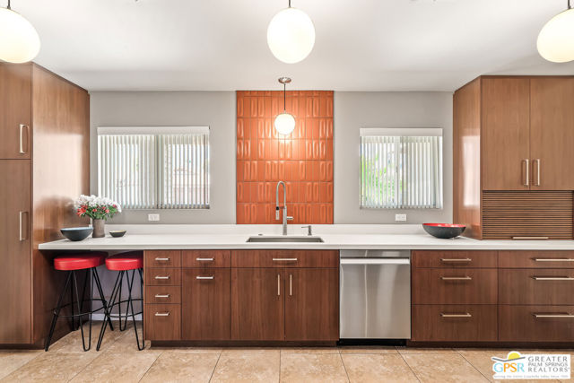 2072 S Bobolink Lane, Palm Springs, CA 92264