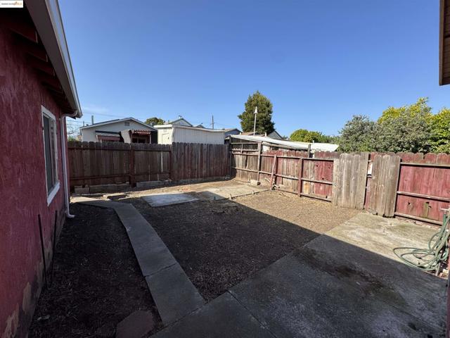 1953 102nd Ave, Oakland CA: https://media.crmls.org/mediaz/fabad4d3-496d-489b-b956-ba68c3d02bf8.jpg