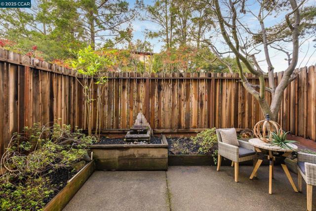 Image 28 of 38 For 101 Ascot Ct  B