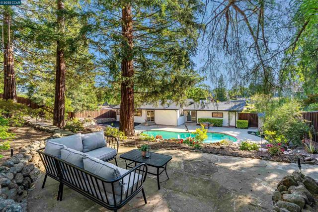 2424 San Miguel Dr, Walnut Creek CA: https://media.crmls.org/mediaz/fabcc5f0-8ed6-469d-9ee5-d13d762025a5.jpg