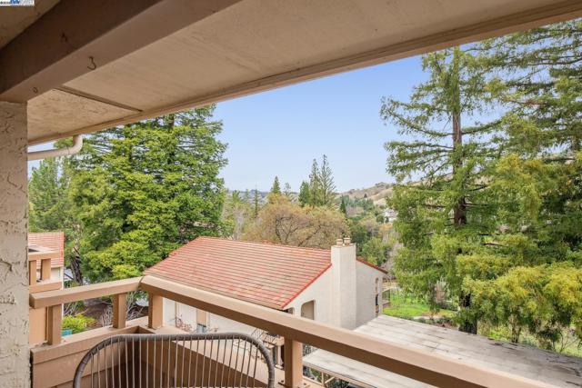 4033 Terra Granada Dr, Walnut Creek CA: https://media.crmls.org/mediaz/fabd27e9-b2a7-474d-b291-9bf636079eee.jpg