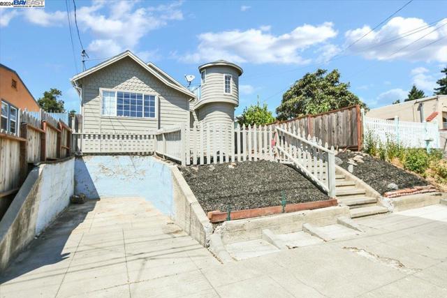 3427 Laguna Ave, Oakland, California 94602, 4 Bedrooms Bedrooms, ,3 BathroomsBathrooms,Single Family Residence,For Sale,Laguna Ave,41068709