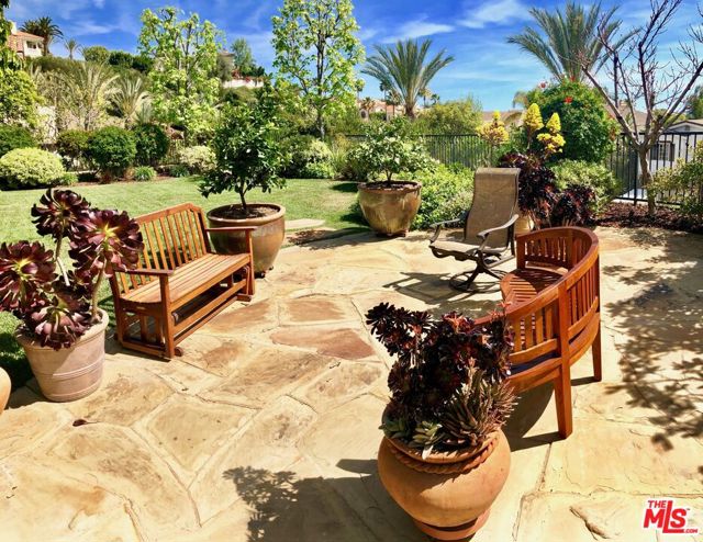 16814 Calle Bellevista, Pacific Palisades CA: https://media.crmls.org/mediaz/fabe0d2c-7e5d-4279-b8fd-a77ad11a4401.jpg