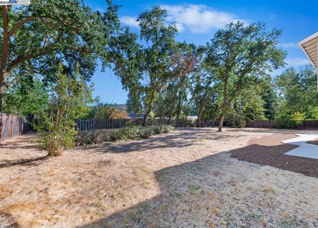 957 Ina Dr, Alamo CA: https://media.crmls.org/mediaz/fabe47d9-2024-4fa3-b430-364a680eb866.jpg