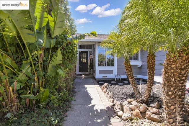 1359 Port Ct, Oakley CA: https://media.crmls.org/mediaz/fabeca6a-d8da-4131-8d4b-6be1d0ce1b7f.jpg