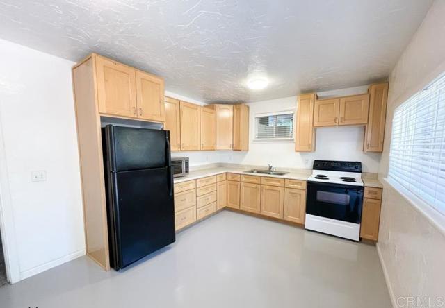 2405 Old Colony, Vista, California 92084, ,Residential Income,For Sale,Old Colony,NDP2407848